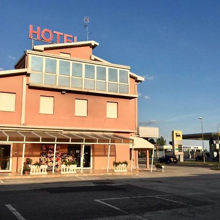 Hotel Trieste Сан-Джорджо-ди-Ногаро Экстерьер фото