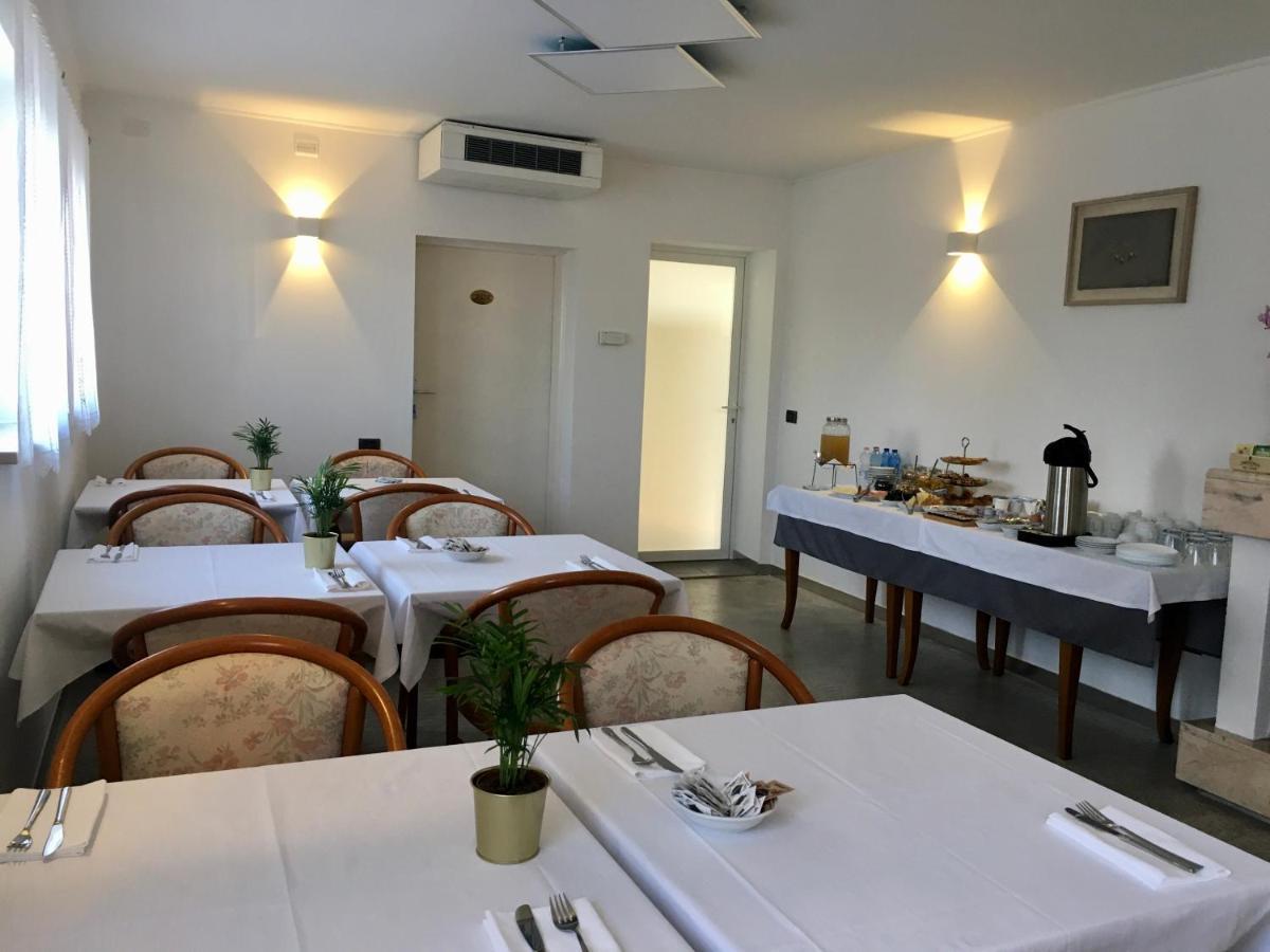 Hotel Trieste Сан-Джорджо-ди-Ногаро Экстерьер фото