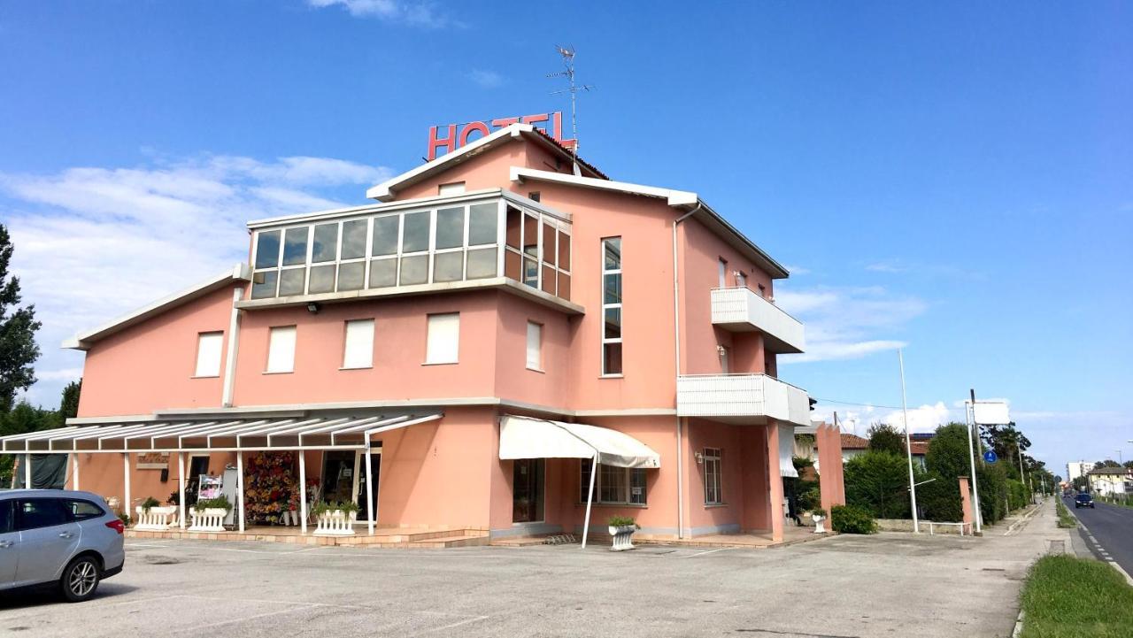 Hotel Trieste Сан-Джорджо-ди-Ногаро Экстерьер фото